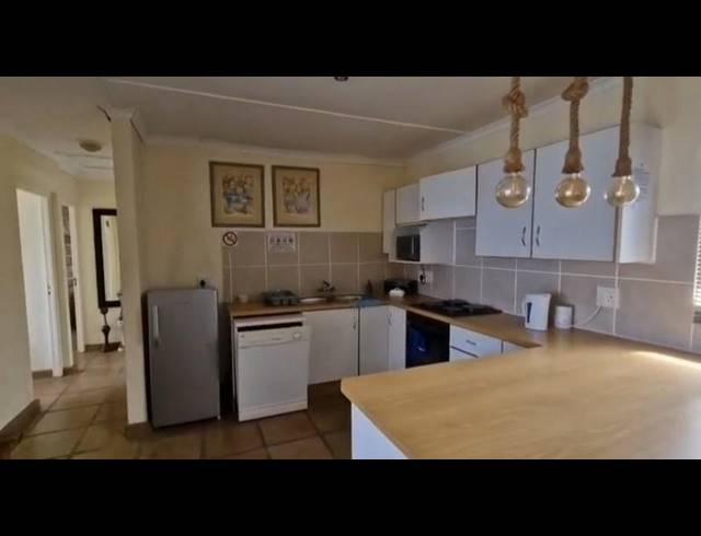 2 BEDROOM APARTMENT FOR SALE IN MARGATE BEACH
